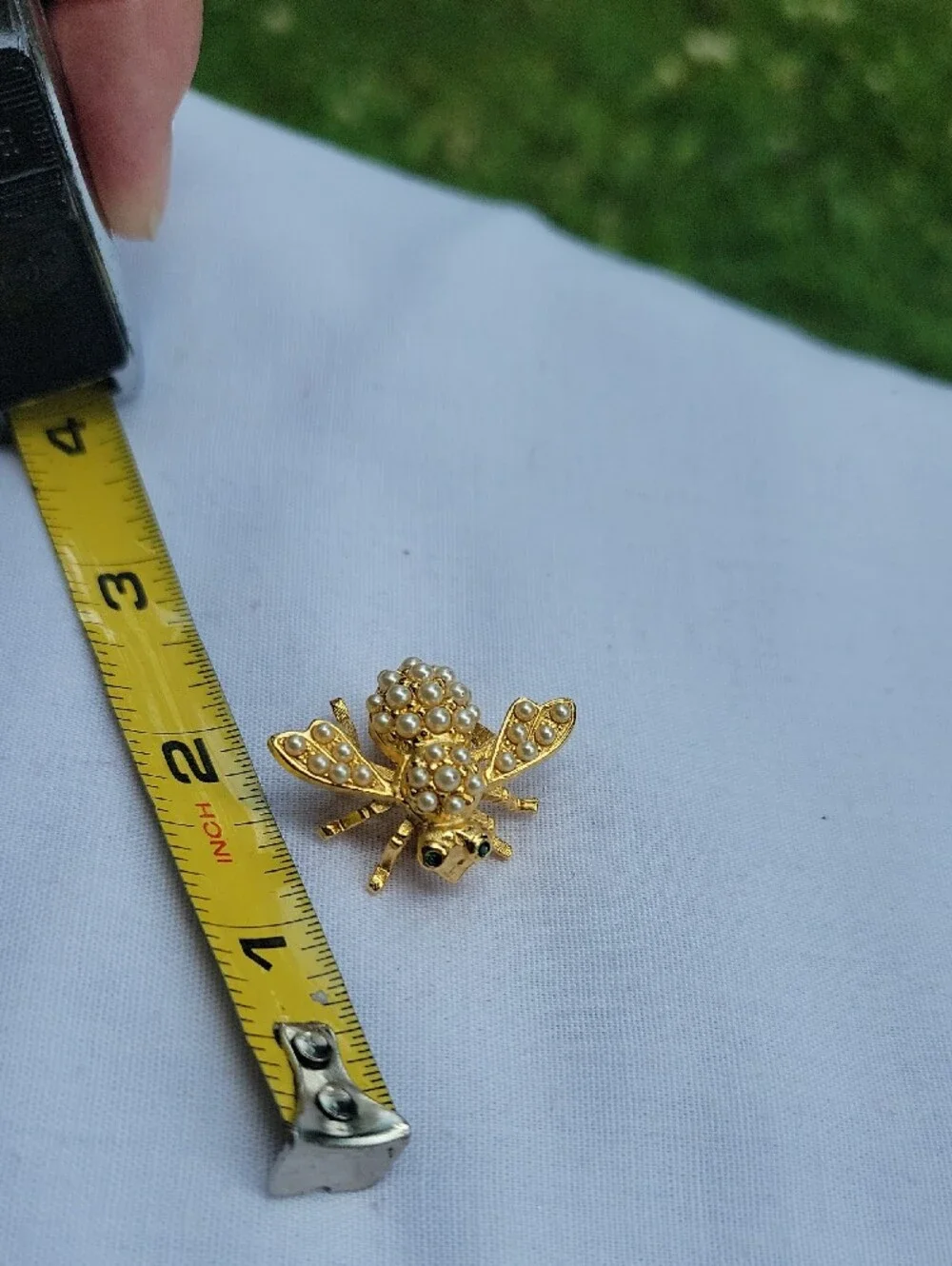 Vintage Joan Rivers Gold-Tone Pearl Bee Brooch Classic